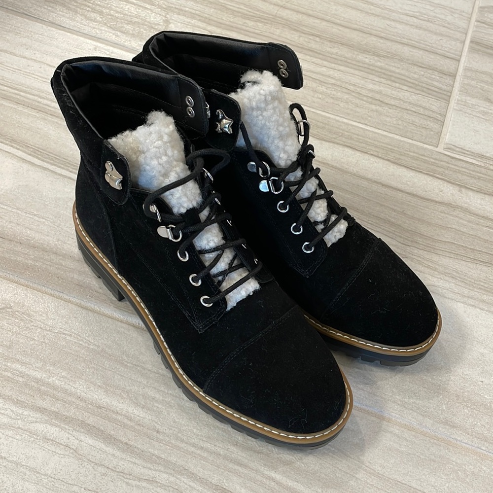 Only worn once size 10 black boot!
